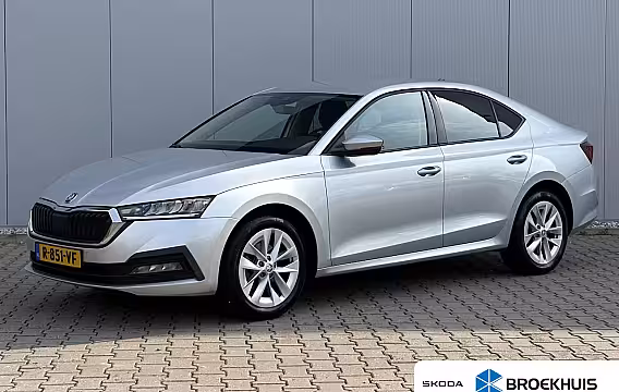 Skoda Octavia 1.5 e-TSI Sport Business | All-season banden | Trekhaak 1300 kg geremd | Apple Carplay/And