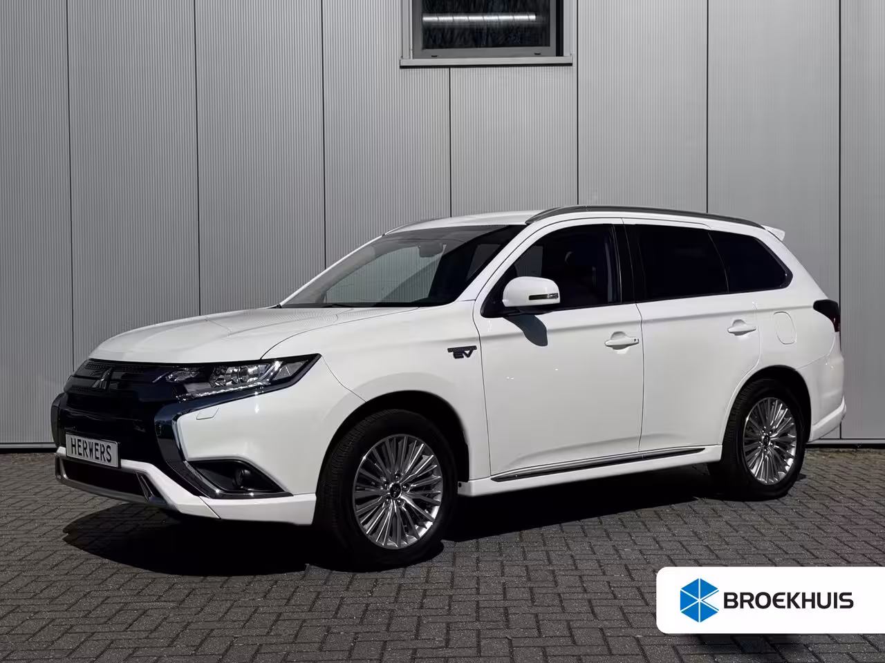 Mitsubishi Outlander 2.4 PHEV Intense+ / Trekhaak Afneembaar / Trekgewicht 1.500 KG / Stoelverwarming / Achteru