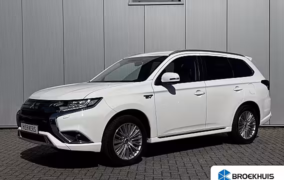 Mitsubishi Outlander 2.4 PHEV Intense+ / Trekhaak Afneembaar / Trekgewicht 1.500 KG / Stoelverwarming / Achteru
