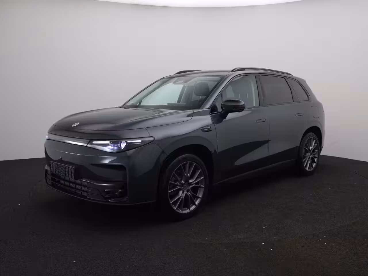 Leapmotor C10 Design REEV 28.4 kWh | DEMO SALE