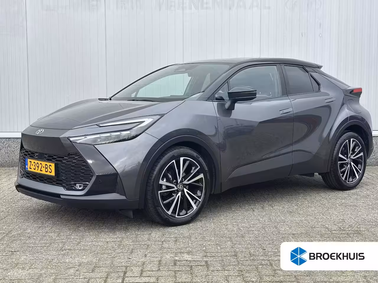 Toyota C-HR 1.8 Hybrid 140 Executive / Fabrieksgarantie tot 10 jaar mogelijk / Navigatie / Camera / Cl