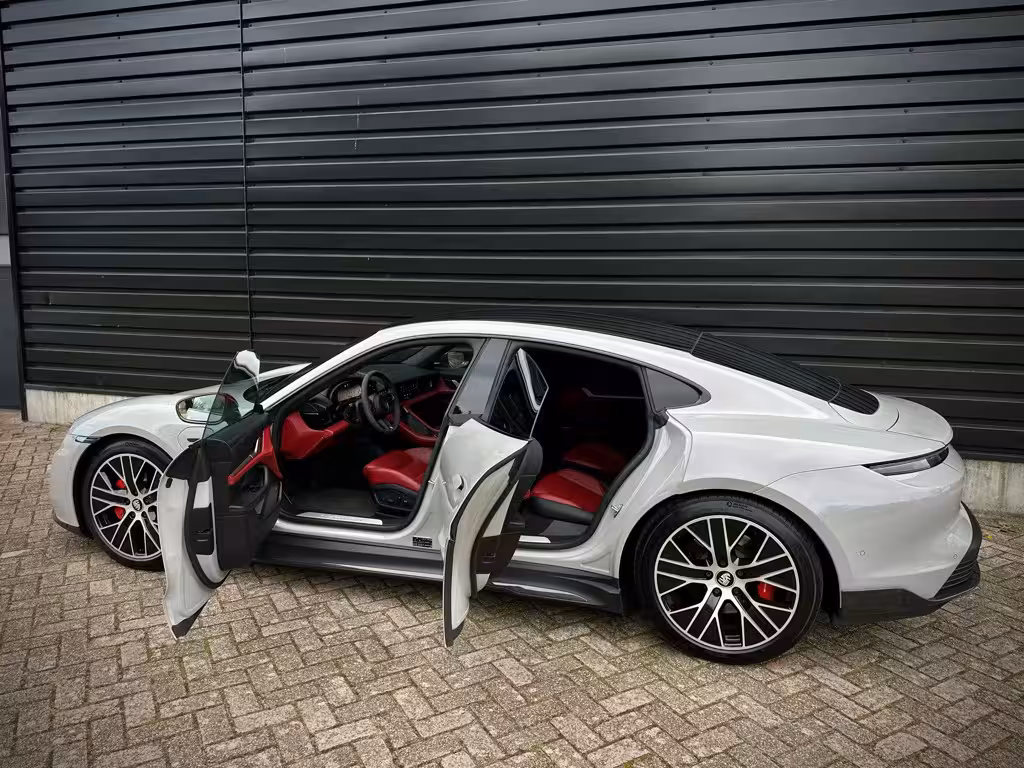 Porsche Taycan 4S Performance 84kWh PANO