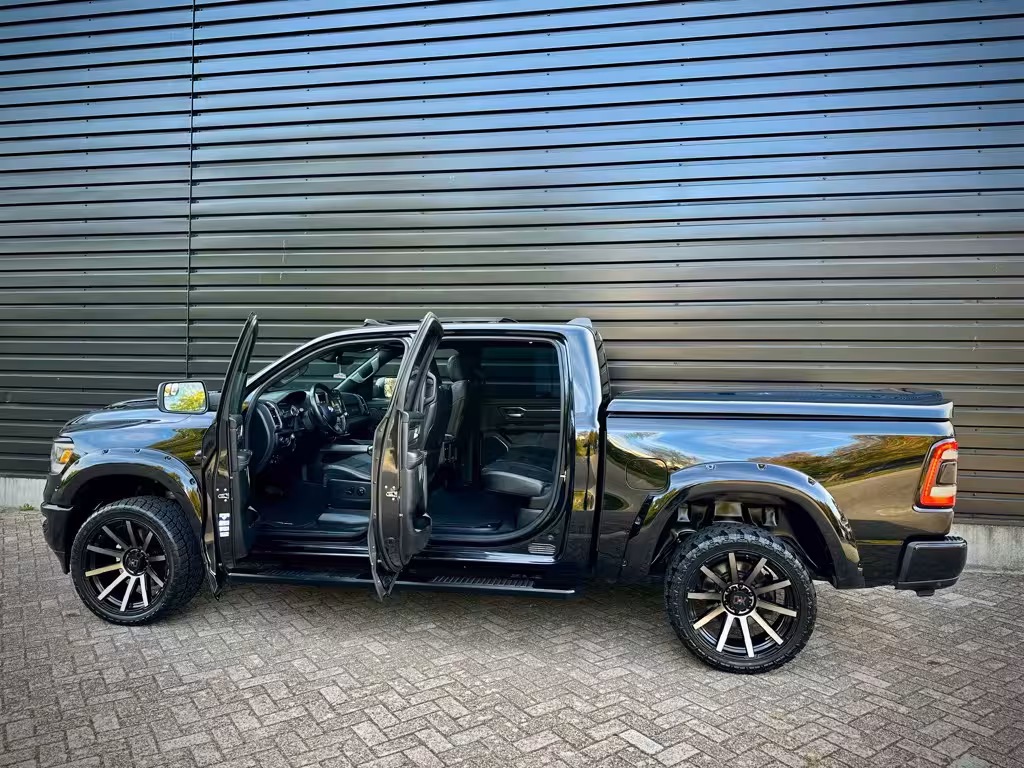Dodge Ram 1500 5.7 V8 4x4 SPORT NIGHT
