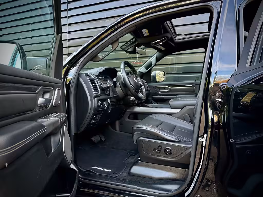 Dodge Ram 1500 5.7 V8 4x4 SPORT NIGHT