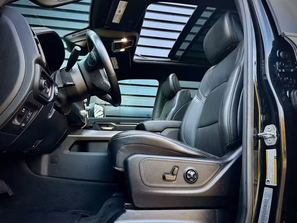 Dodge Ram 1500 5.7 V8 4x4 SPORT NIGHT