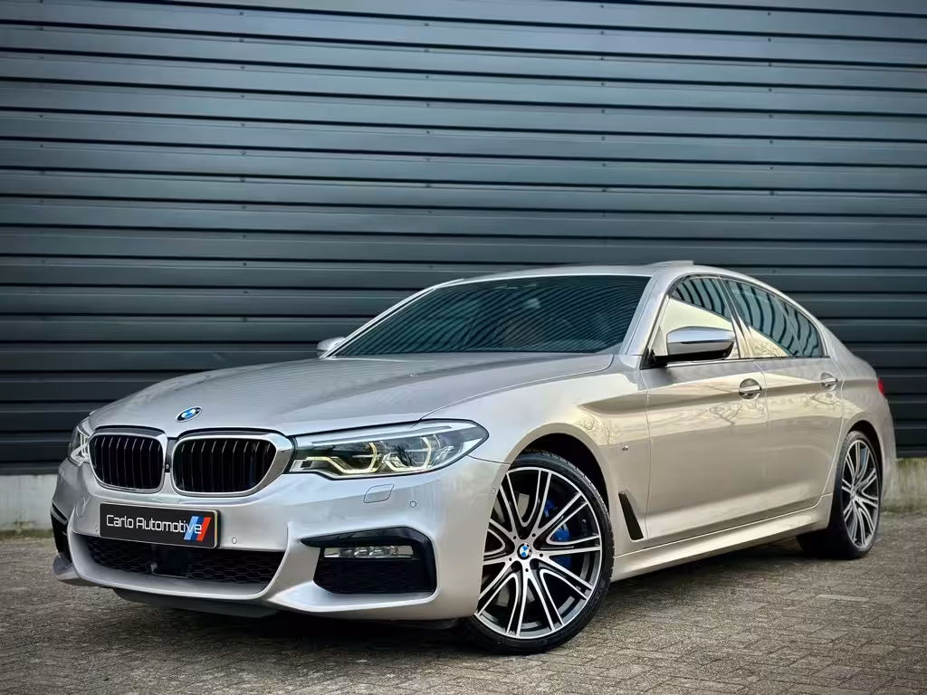 BMW 5 Serie 540i M-SPORT SOFTCLO