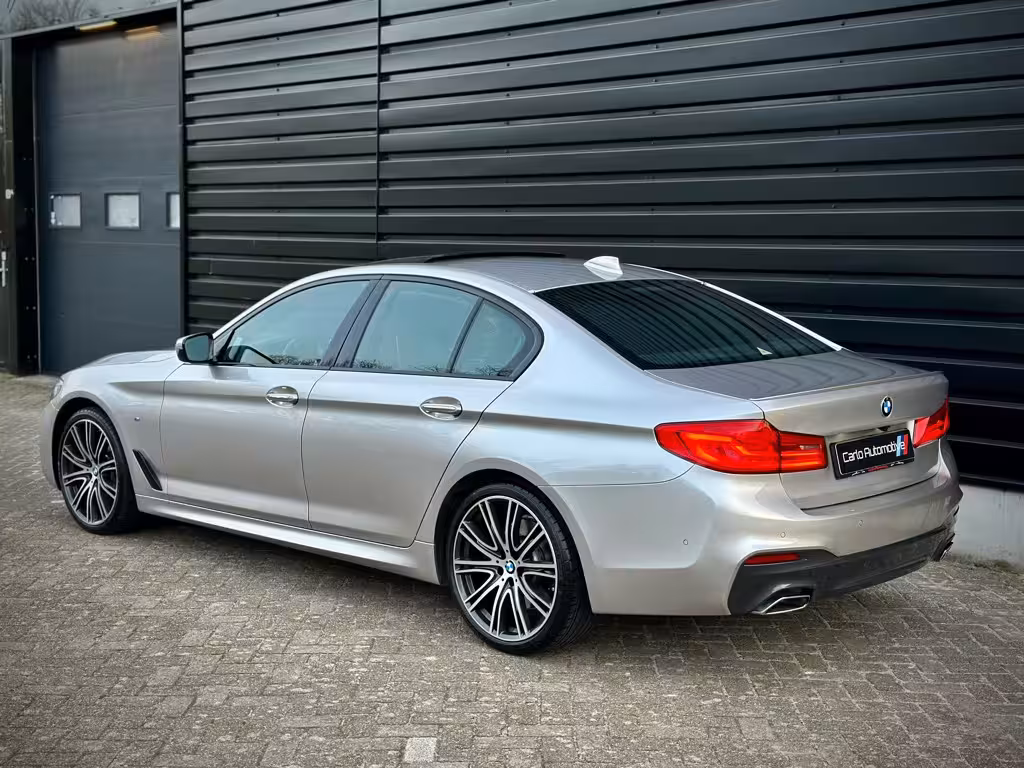 BMW 5 Serie 540i M-SPORT SOFTCLO