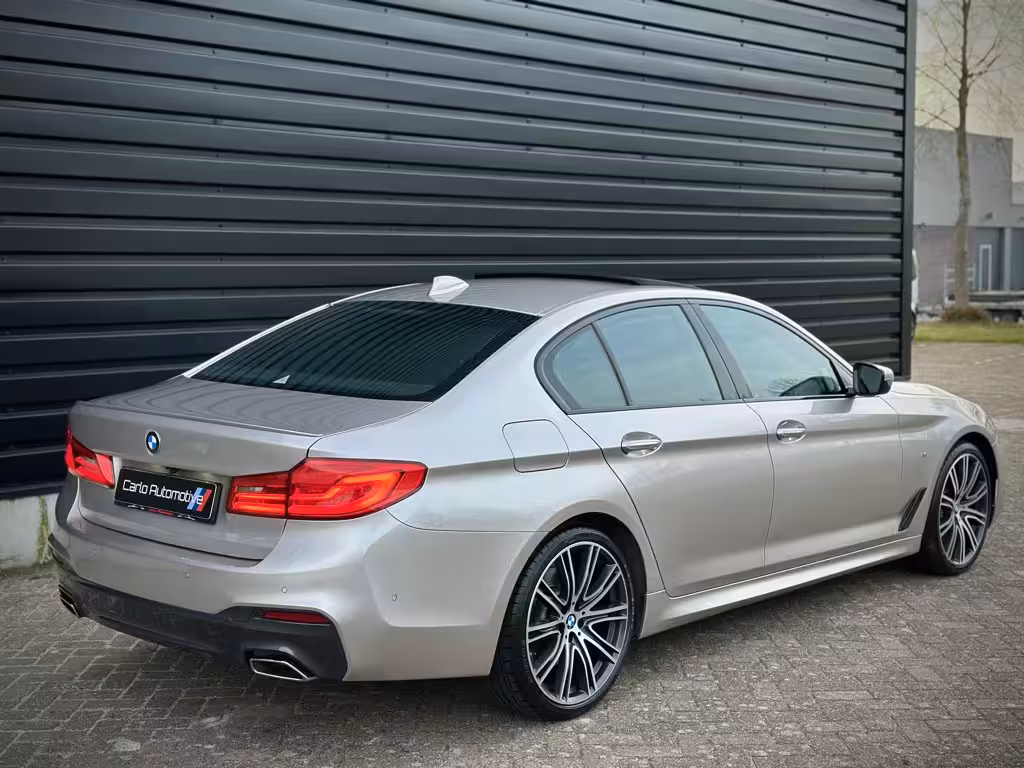 BMW 5 Serie 540i M-SPORT SOFTCLO