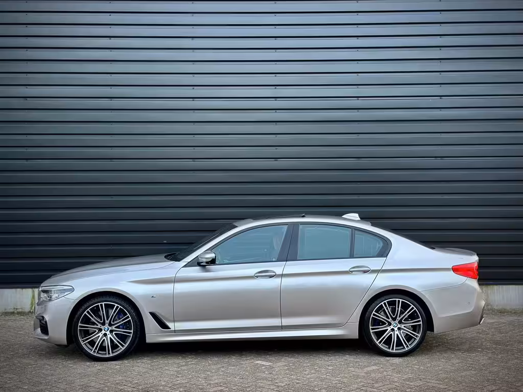 BMW 5 Serie 540i M-SPORT SOFTCLO