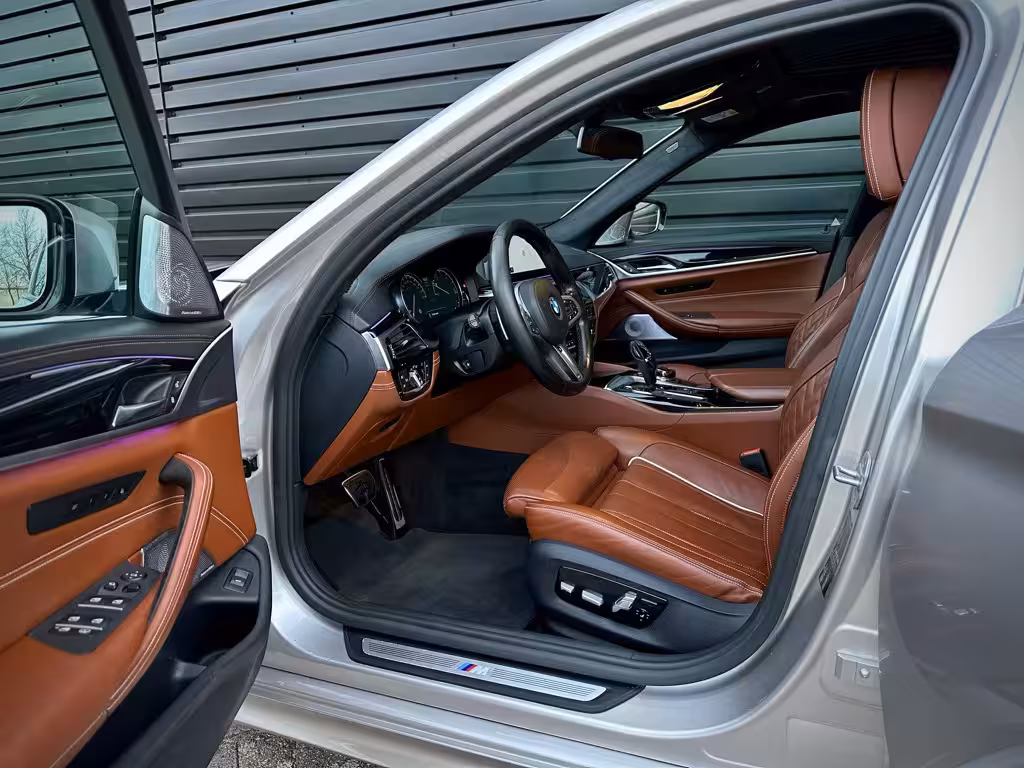 BMW 5 Serie 540i M-SPORT SOFTCLO