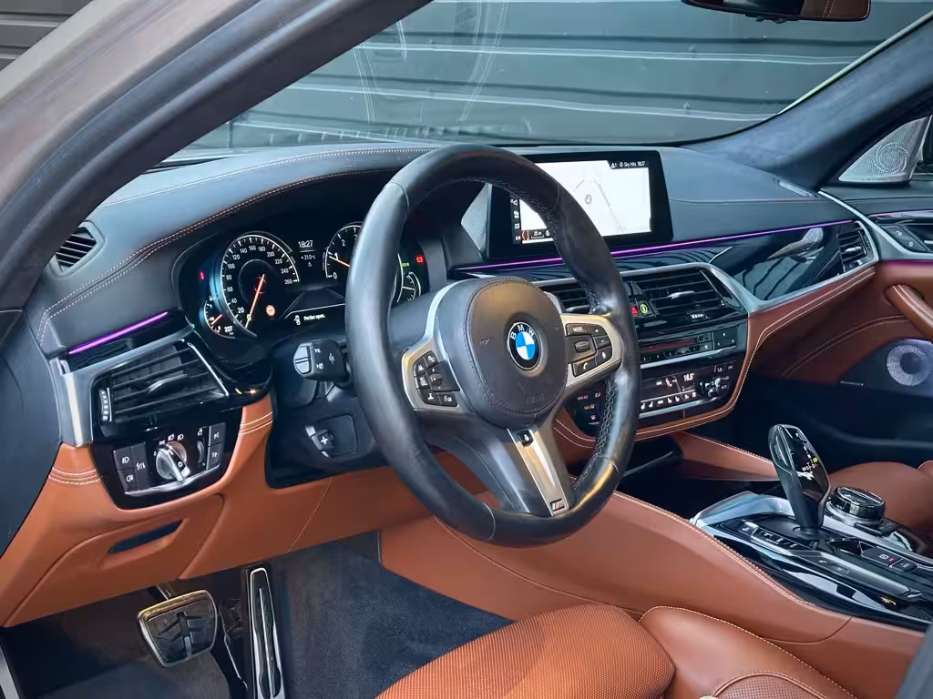 BMW 5 Serie 540i M-SPORT SOFTCLO