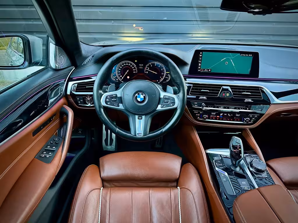 BMW 5 Serie 540i M-SPORT SOFTCLO