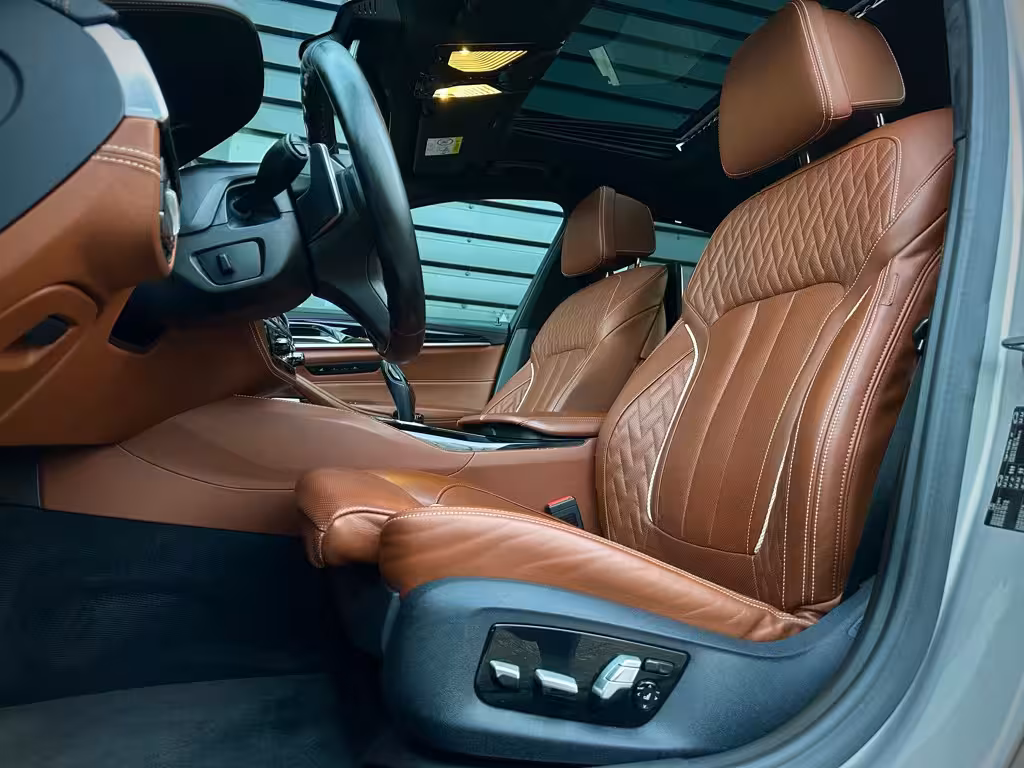 BMW 5 Serie 540i M-SPORT SOFTCLO