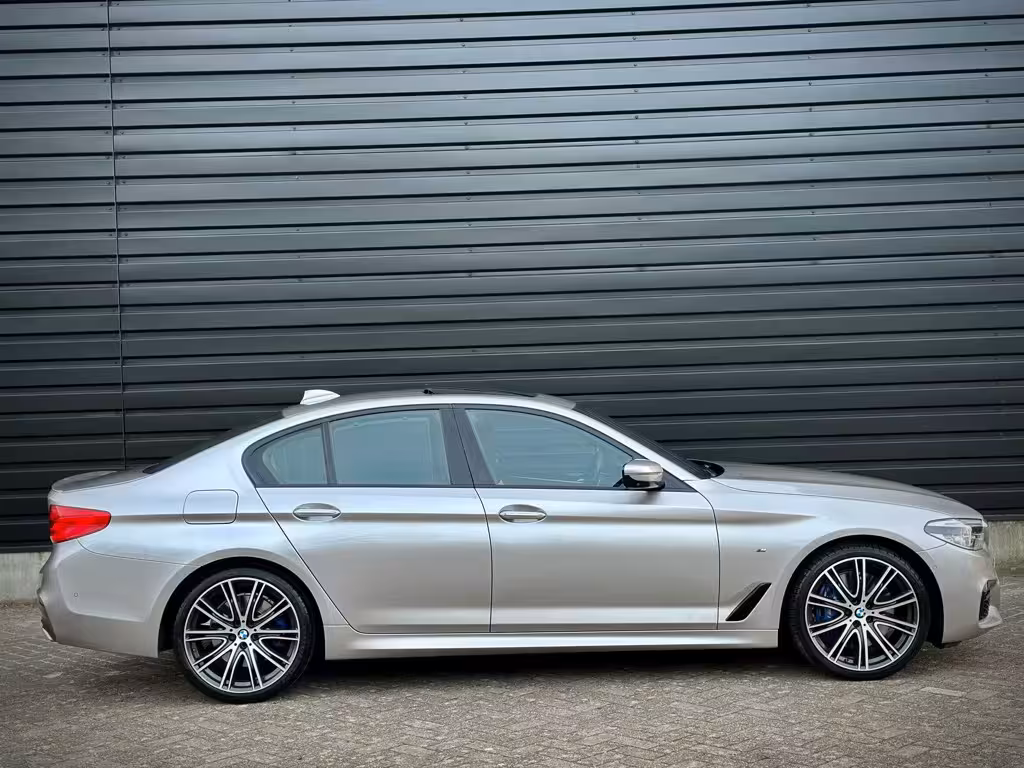 BMW 5 Serie 540i M-SPORT SOFTCLO