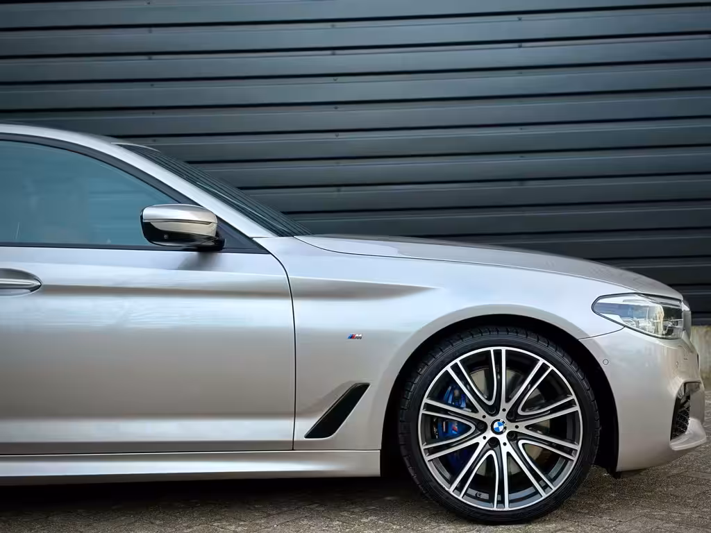 BMW 5 Serie 540i M-SPORT SOFTCLO