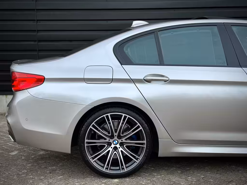BMW 5 Serie 540i M-SPORT SOFTCLO