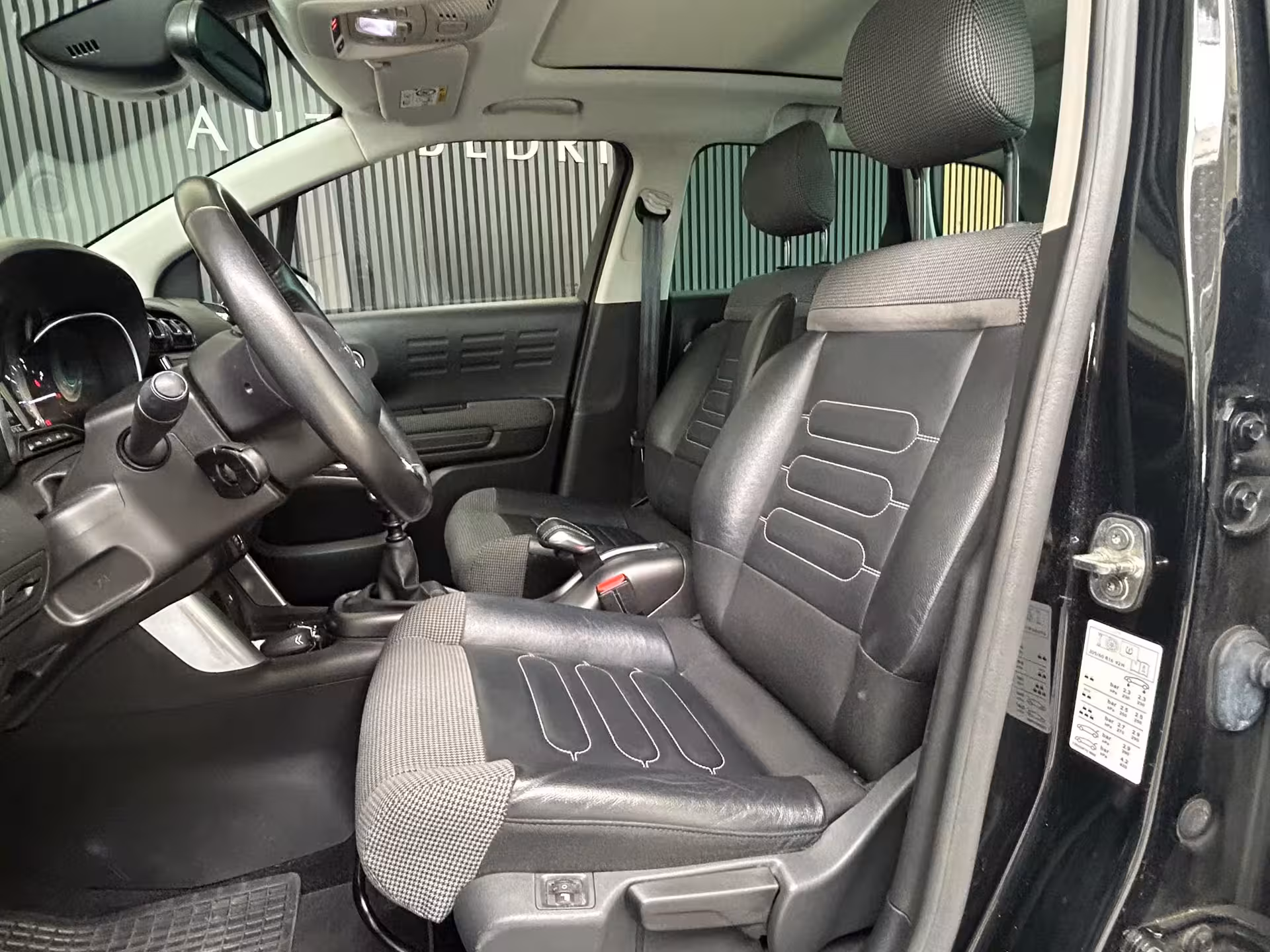 Citroën C3 Aircross 1.2 PureTech S&S Shine CRUISE|CAMERA|APPLECARPLAY|PANO|HEADUP|LEDER