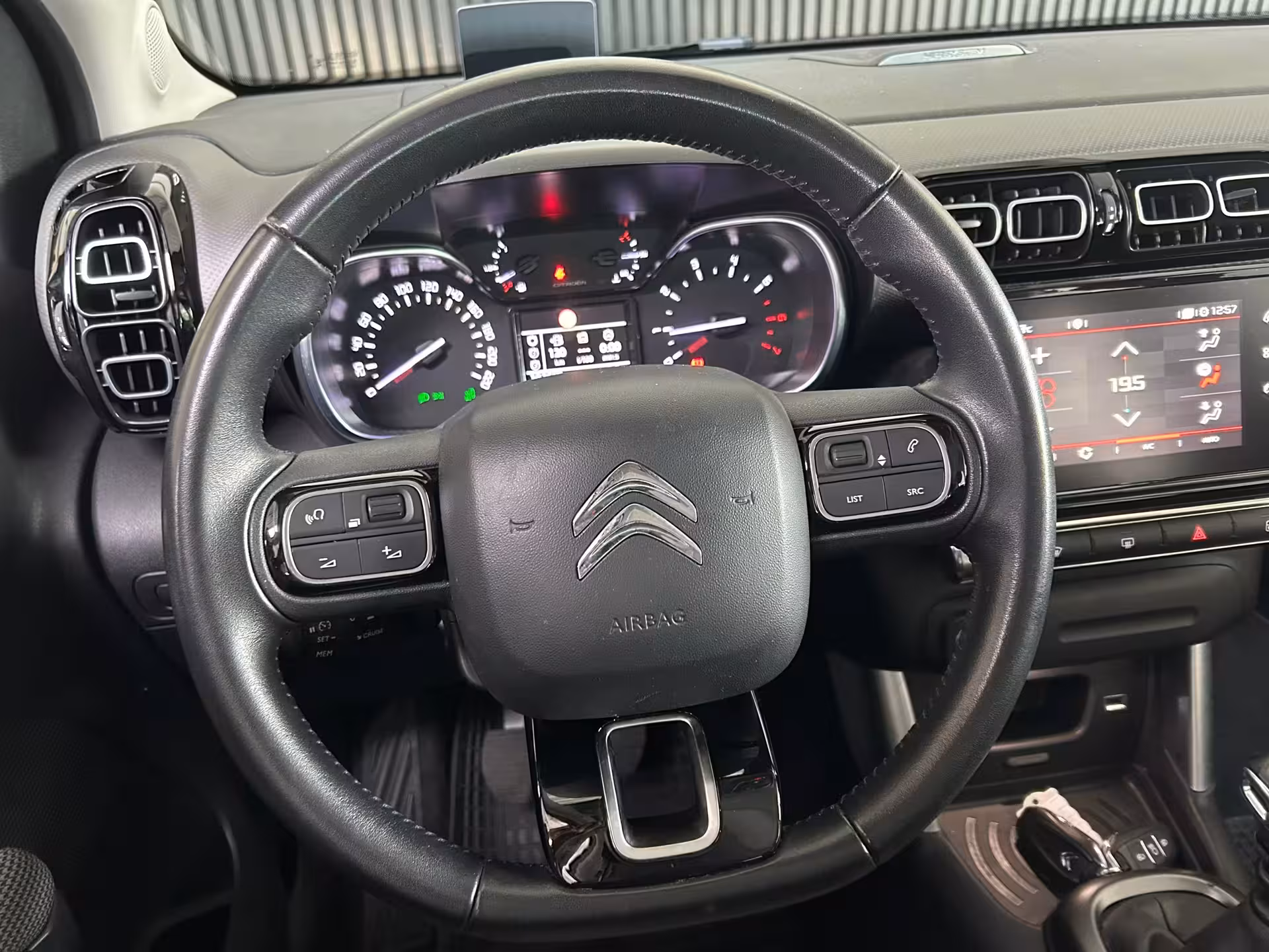 Citroën C3 Aircross 1.2 PureTech S&S Shine CRUISE|CAMERA|APPLECARPLAY|PANO|HEADUP|LEDER