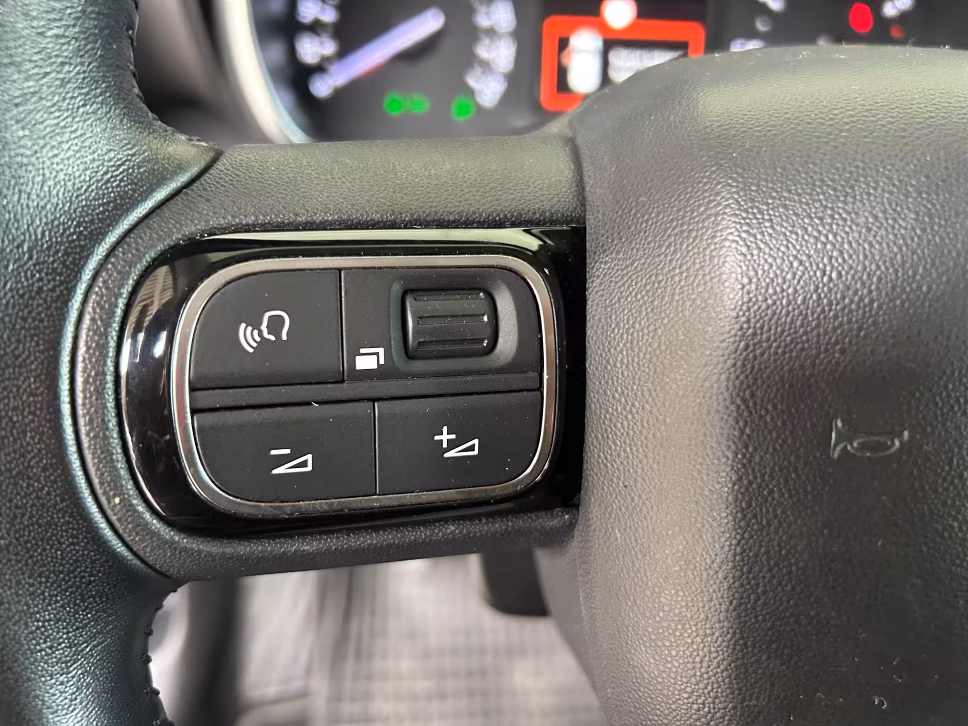 Citroën C3 Aircross 1.2 PureTech S&S Shine CRUISE|CAMERA|APPLECARPLAY|PANO|HEADUP|LEDER