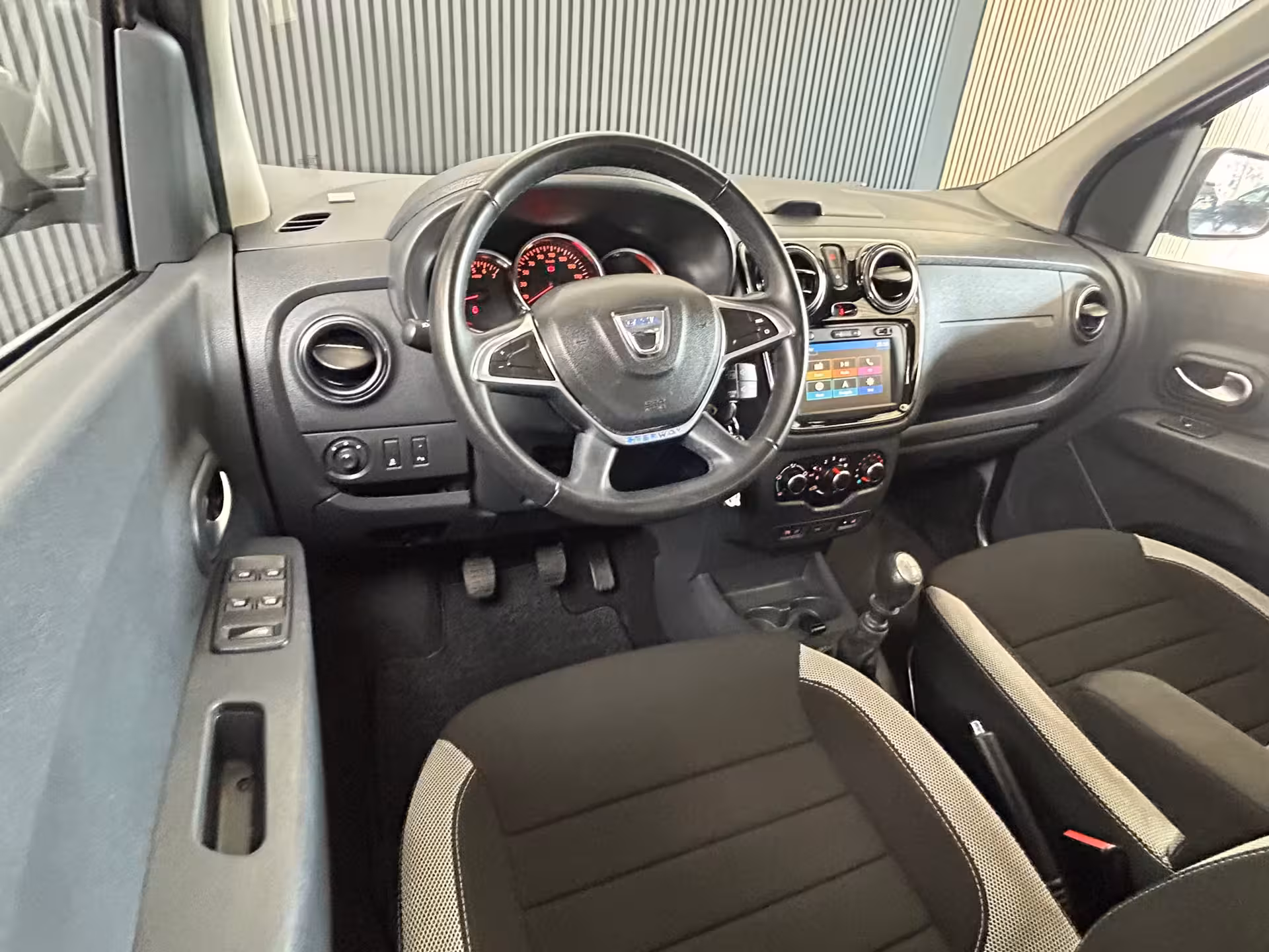 Dacia Lodgy 1.3 TCe Stepway CAMERA|APPLECARPLAY|AIRCO|CRUISE|STOELVERWARMING