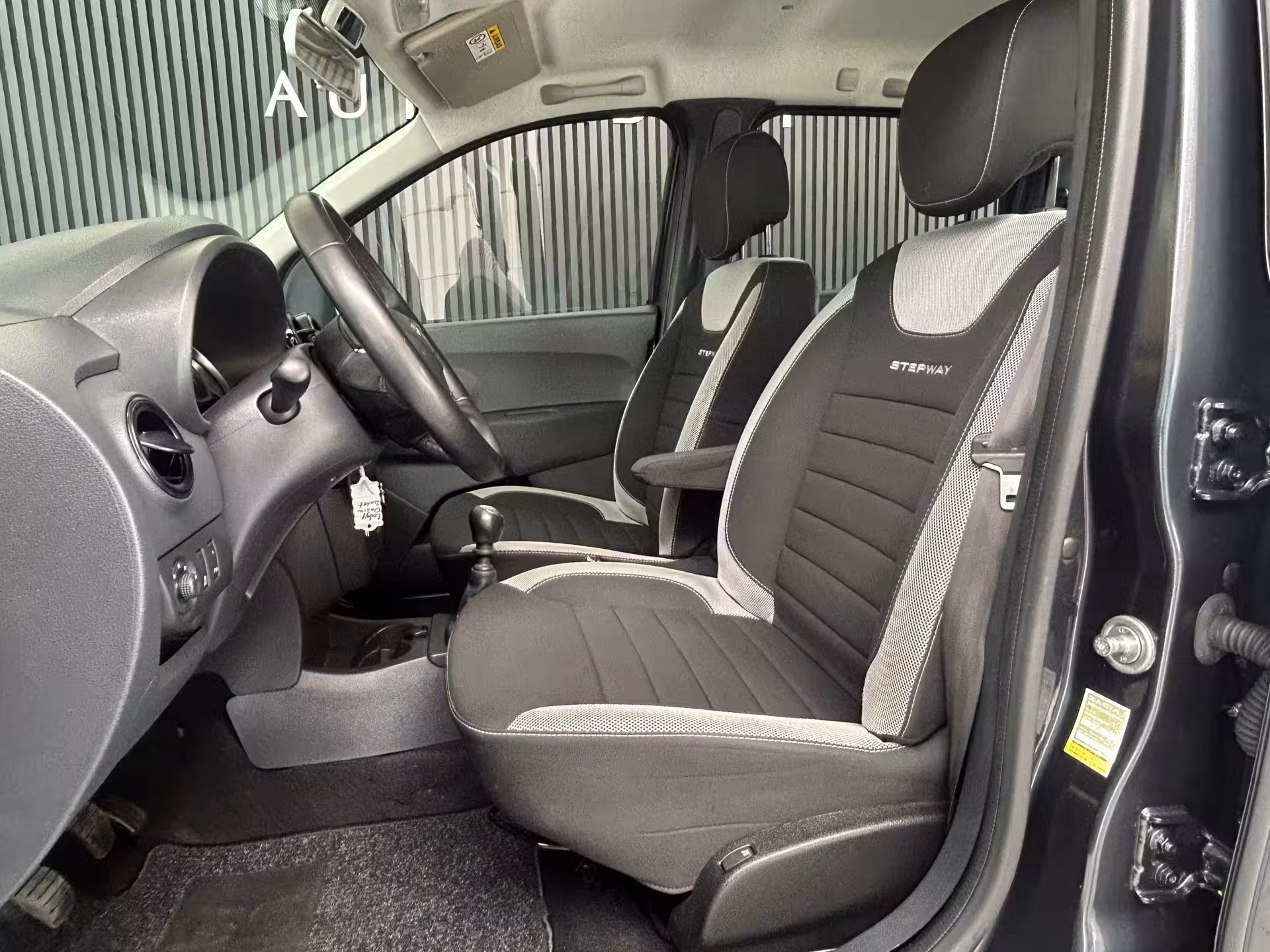 Dacia Lodgy 1.3 TCe Stepway CAMERA|APPLECARPLAY|AIRCO|CRUISE|STOELVERWARMING
