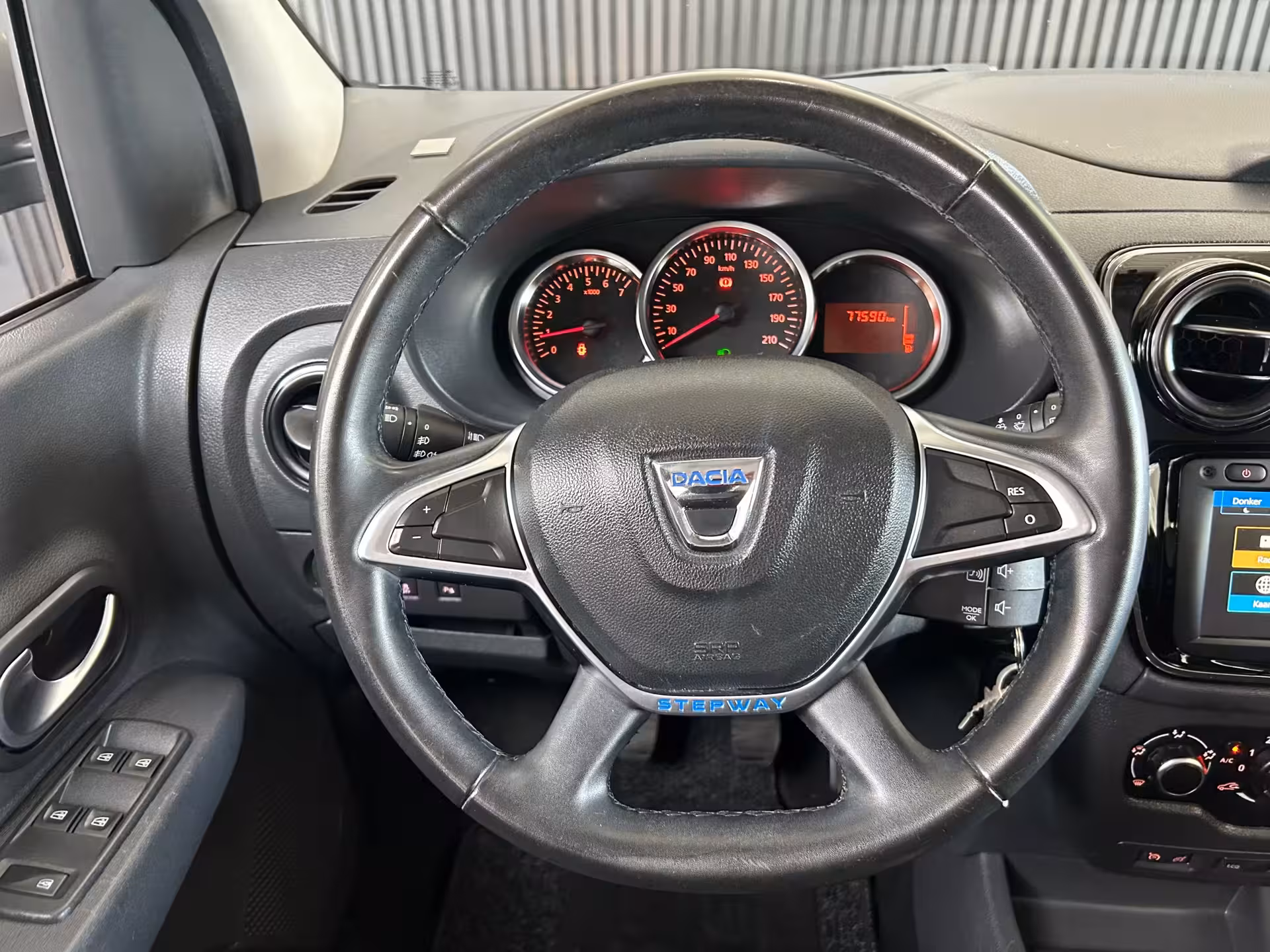 Dacia Lodgy 1.3 TCe Stepway CAMERA|APPLECARPLAY|AIRCO|CRUISE|STOELVERWARMING