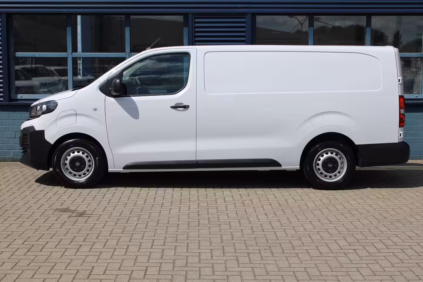 Opel Vivaro Electric Standaard - | Elektrisch bedienbare en verwarmde buitenspiegels | Exterieurpakket | Multi