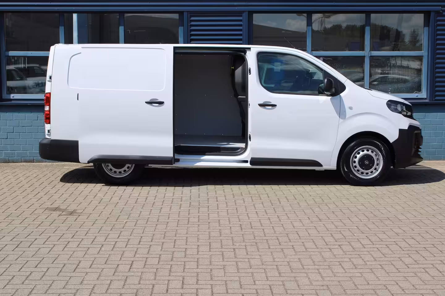 Opel Vivaro Electric Standaard - | Elektrisch bedienbare en verwarmde buitenspiegels | Exterieurpakket | Multi