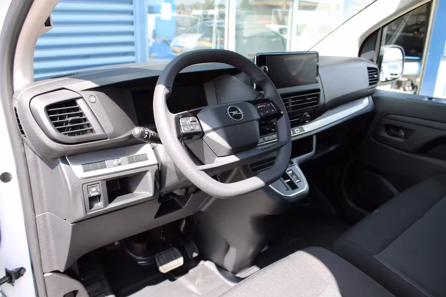 Opel Vivaro Electric Standaard - | Elektrisch bedienbare en verwarmde buitenspiegels | Exterieurpakket | Multi