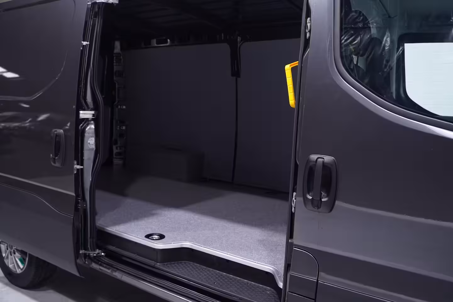 Iveco Daily 35S18 180 pk Aut. L2H1 Laag Dak Nwe Model, Nieuw Adapt. Cruise, Camera, Navi, LED Koplampe
