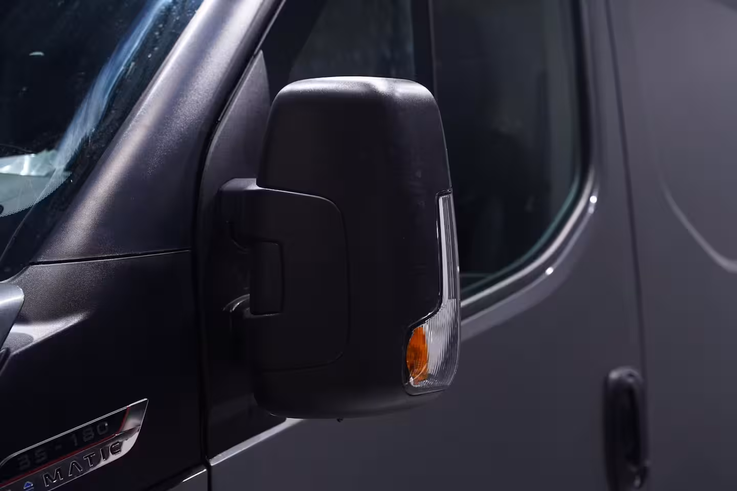 Iveco Daily 35S18 180 pk Aut. L2H1 Laag Dak Nwe Model, Nieuw Adapt. Cruise, Camera, Navi, LED Koplampe