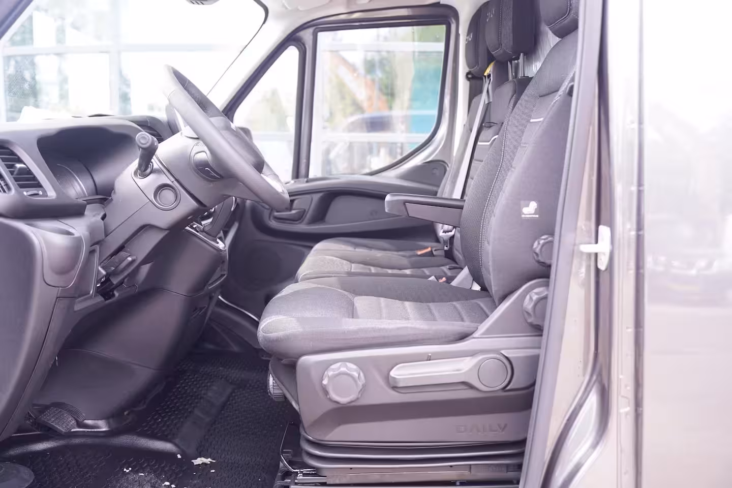 Iveco Daily 35S18 180 pk Aut. L2H1 Laag Dak Nwe Model, Nieuw Adapt. Cruise, Camera, Navi, LED Koplampe