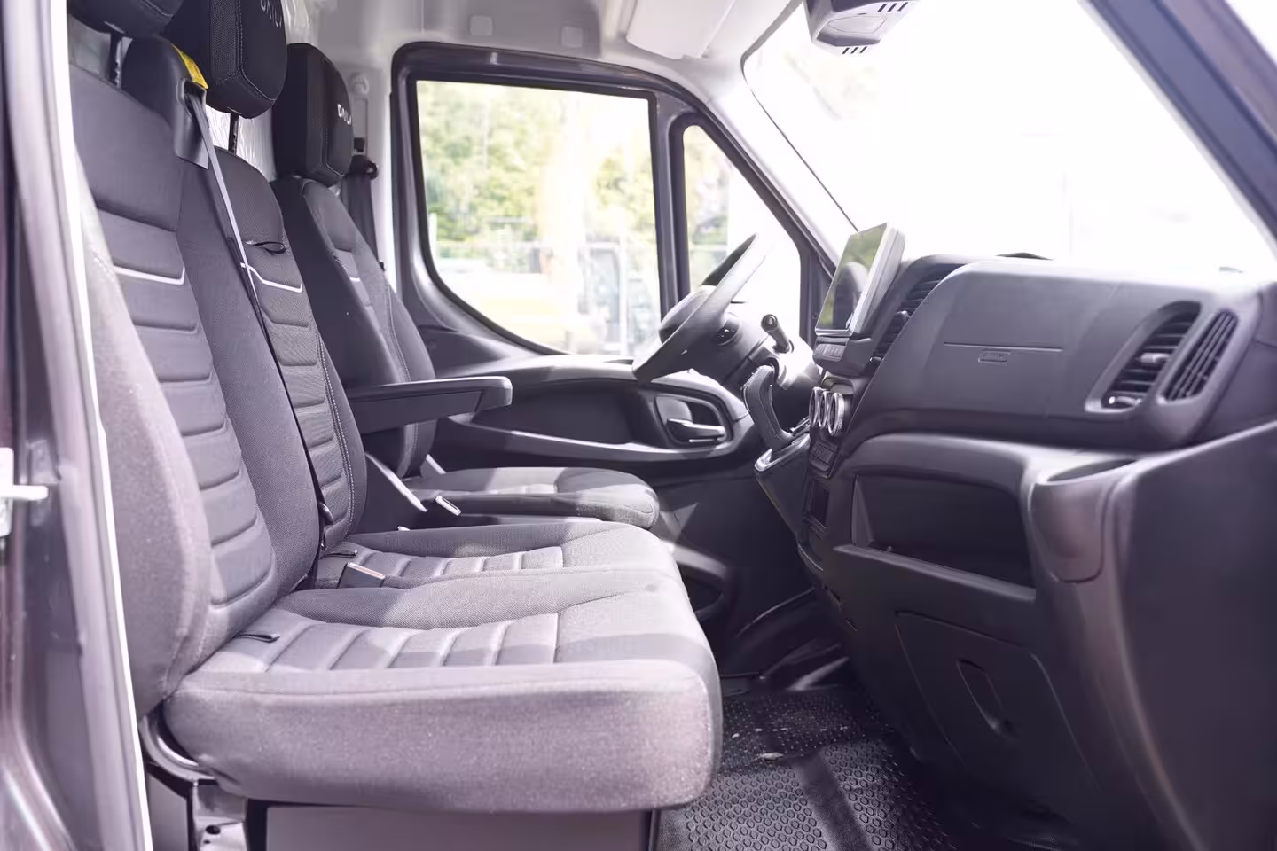 Iveco Daily 35S18 180 pk Aut. L2H1 Laag Dak Nwe Model, Nieuw Adapt. Cruise, Camera, Navi, LED Koplampe