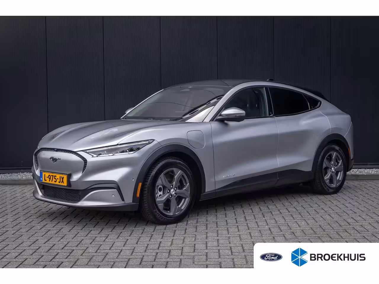 Ford Mustang Mach-E RWD 75 kWh | 100% dealer o.h. | SOH 95% | Panoramadak | BTW auto | Leder | Elec. achterkle