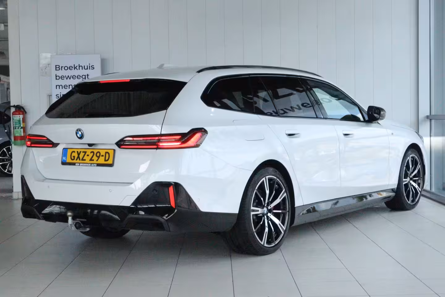 BMW 5-serie Touring 530e M-Sport Pro | SoH 96% | Adapt. Cruise | Carbon | Harman & Kardon | Pano | Trekhaak |