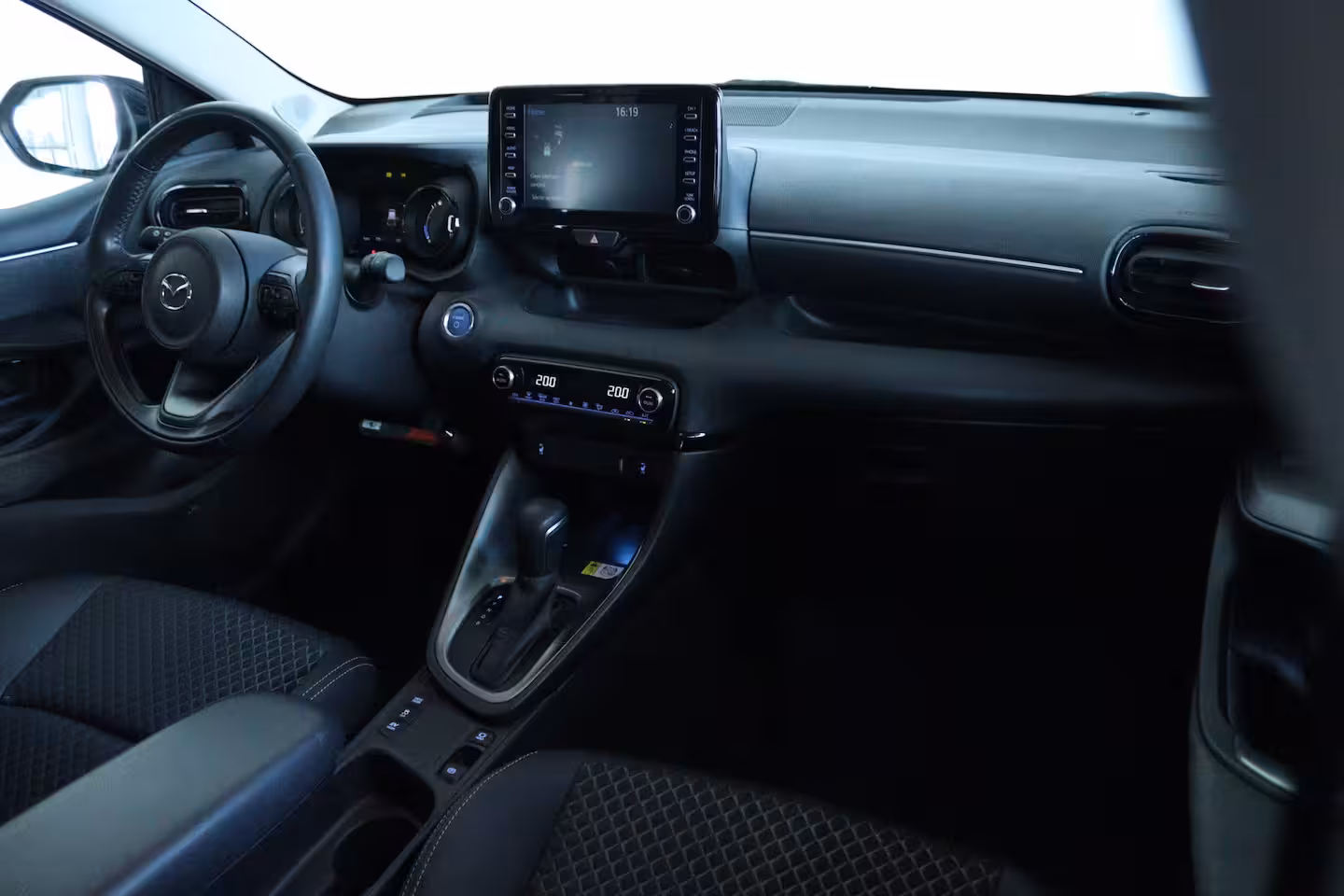 Mazda 2 Hybrid 1.5 Select | Adapt. Cruise | Stoelverwarming | Camera | Head-up | Climate | Navi | Carplay