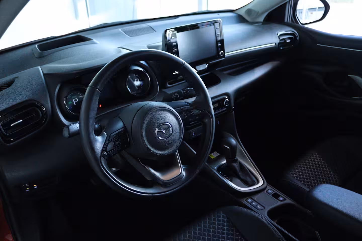 Mazda 2 Hybrid 1.5 Select | Adapt. Cruise | Stoelverwarming | Camera | Head-up | Climate | Navi | Carplay