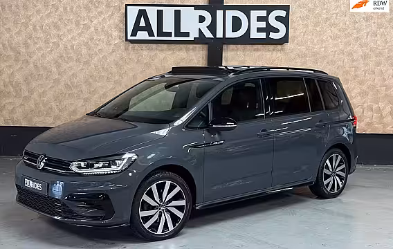 Volkswagen Touran 1.4 TSI Highline Business R 7p | Pano | Trekhaak | Stoel/Stuur verwarming | Camera | Carpl