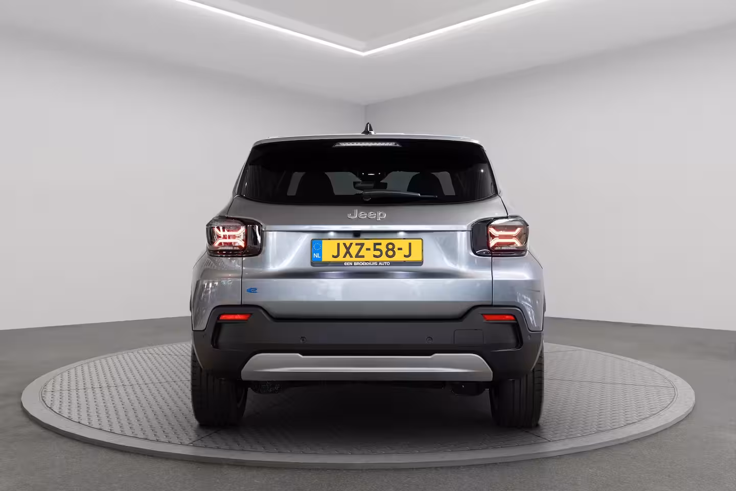 Jeep Avenger Summit 54 kWh | Tot 8 Jaar Garantie | Warmtepomp | Navigatie | Stoelverwarming | Verwarmd