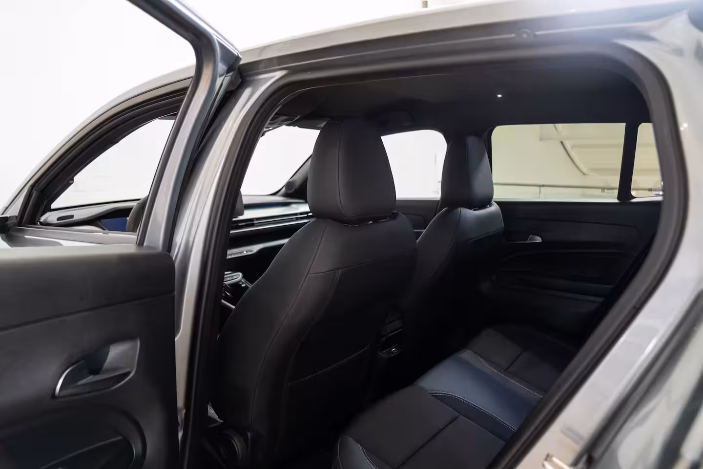 Jeep Avenger Summit 54 kWh | Tot 8 Jaar Garantie | Warmtepomp | Navigatie | Stoelverwarming | Verwarmd