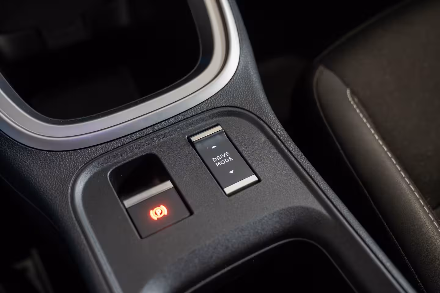 Jeep Avenger Summit 54 kWh | Tot 8 Jaar Garantie | Warmtepomp | Navigatie | Stoelverwarming | Verwarmd