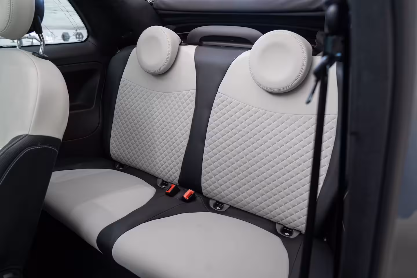 Fiat 500 C 1.0 Hybrid Dolcevita | Parkeersensoren | Airco | Cruise Controle | Bluetooth | Lichtmetale