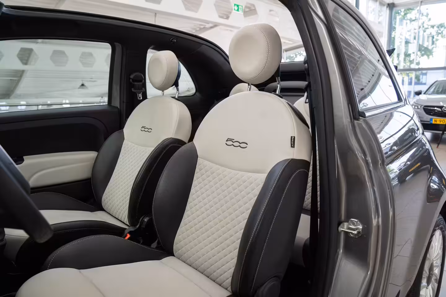 Fiat 500 C 1.0 Hybrid Dolcevita | Parkeersensoren | Airco | Cruise Controle | Bluetooth | Lichtmetale