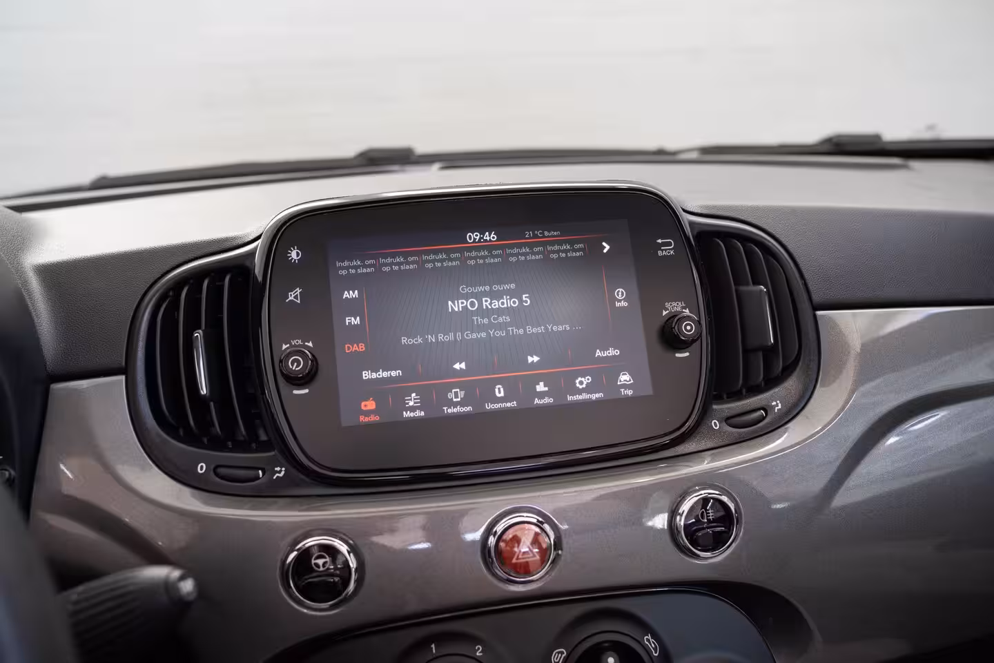 Fiat 500 C 1.0 Hybrid Dolcevita | Parkeersensoren | Airco | Cruise Controle | Bluetooth | Lichtmetale