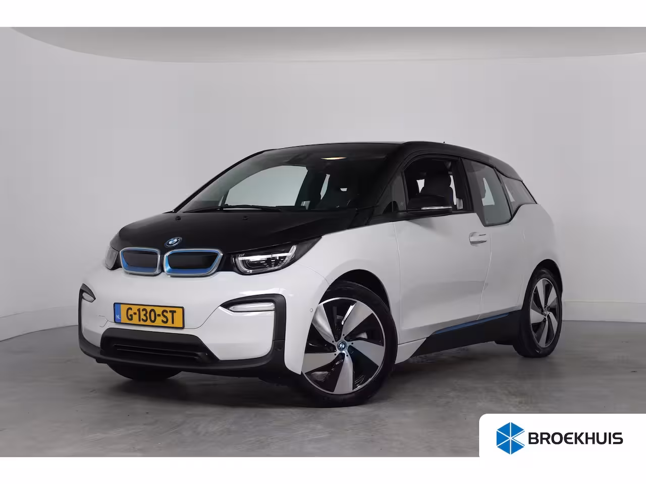 BMW i3 Basis 120Ah 42 kWh | Navigatie | Camera | LED | Cruise Adaptive | Parkeersensoren V+A | St