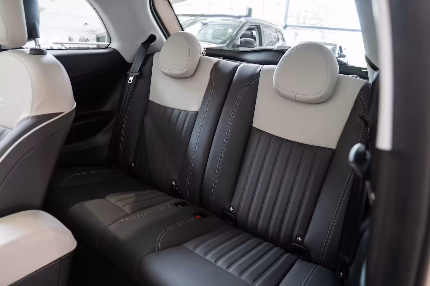 Fiat 500 1.0 Hybrid La Prima | Tot 8 Jaar Garantie | Camera | Panoramadak | Lederen bekleding | Nav
