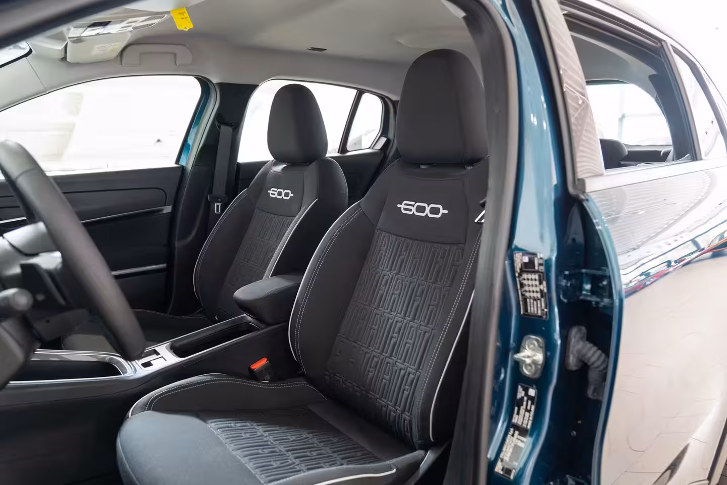 Fiat 600 1.2 Hybrid Urban | Stoelverwarming | Camera | Navigatie | Climate Controle | Apple Carplay