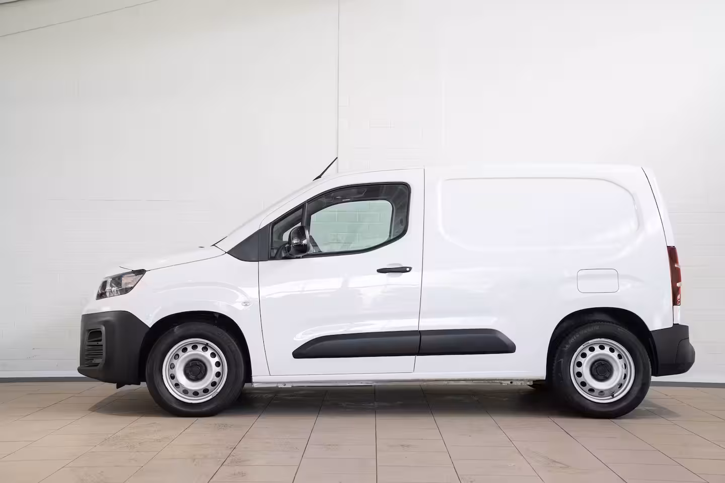 Fiat E-Doblo 136 L1 50 kWh | Laadruimte Pakket | Camera | Navigatie | Parkeersensoren | Apple Carplay &
