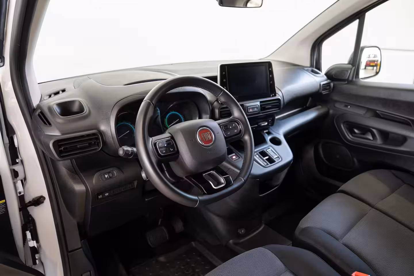 Fiat E-Doblo 136 L1 50 kWh | Laadruimte Pakket | Camera | Navigatie | Parkeersensoren | Apple Carplay &