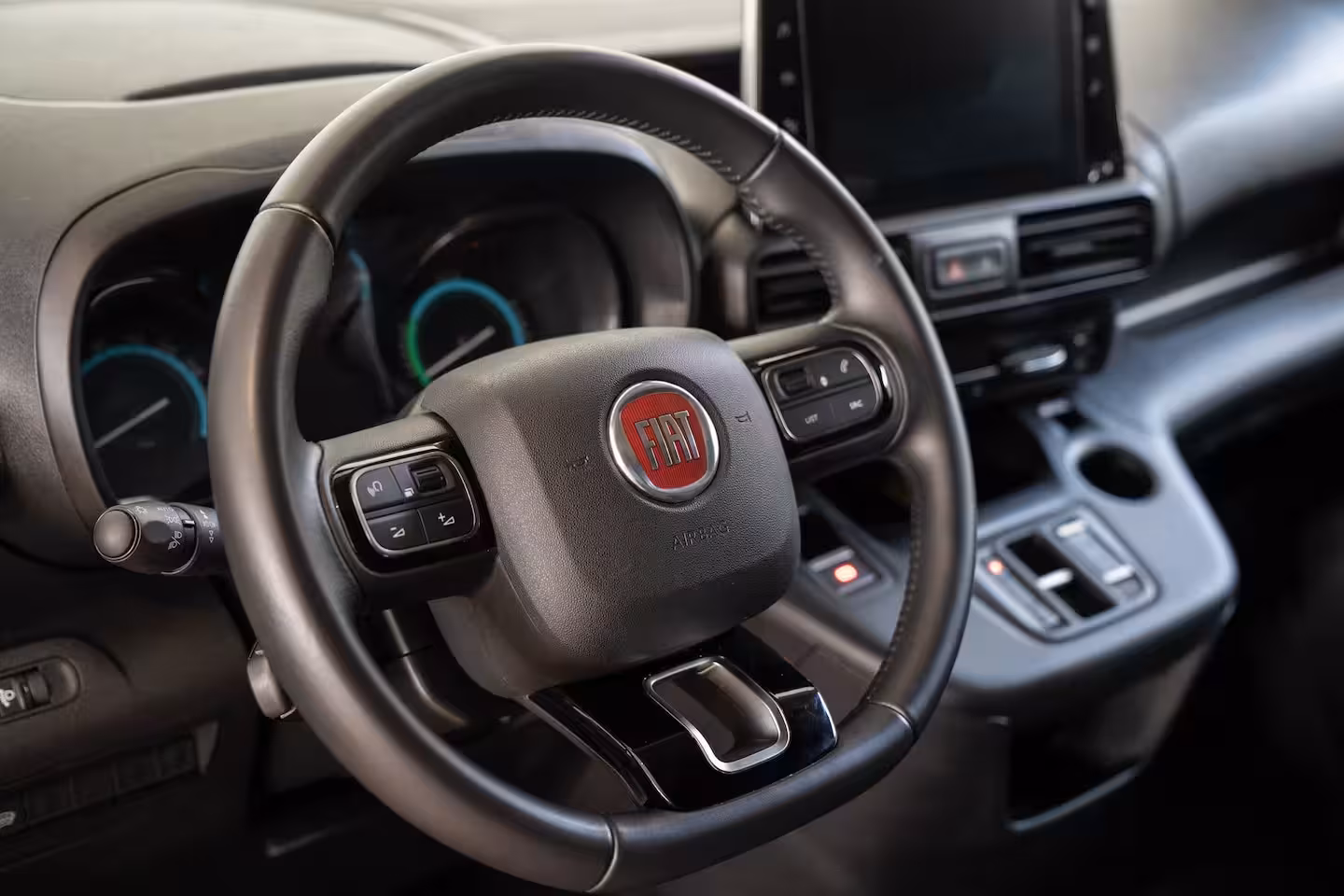 Fiat E-Doblo 136 L1 50 kWh | Laadruimte Pakket | Camera | Navigatie | Parkeersensoren | Apple Carplay &